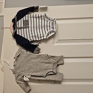 NWT 3-6m Carter's 3 piece grey long sleeve one-sie, matching pants, and hoodie.